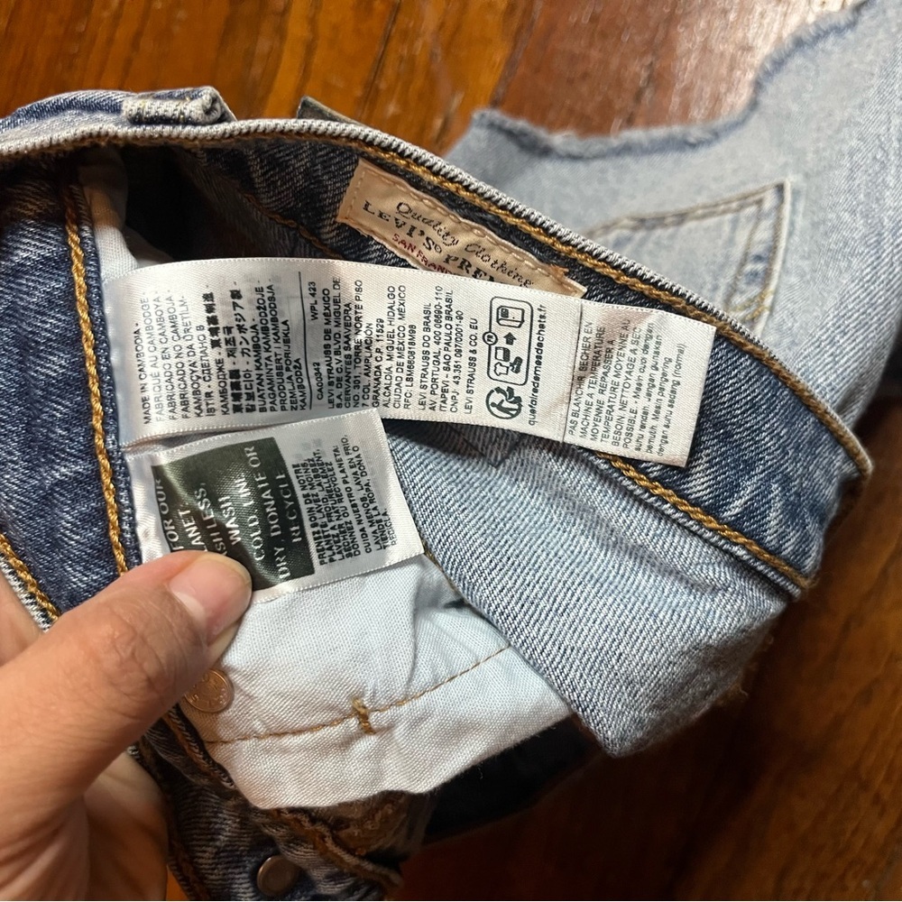 Levi's Blue Frayed Hem Button Fly Jean Shorts - Picture 3 of 4